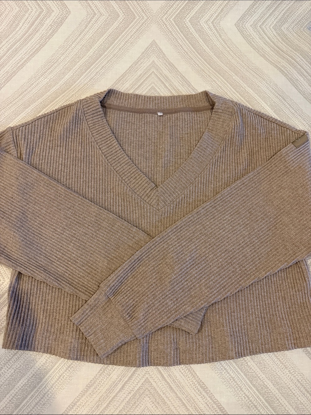 ALO Yoga Muse V-Neck Pullover Women’s Medium Tan